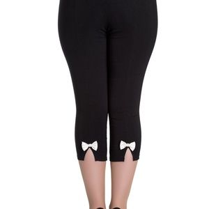 Capri pants with stork and bows